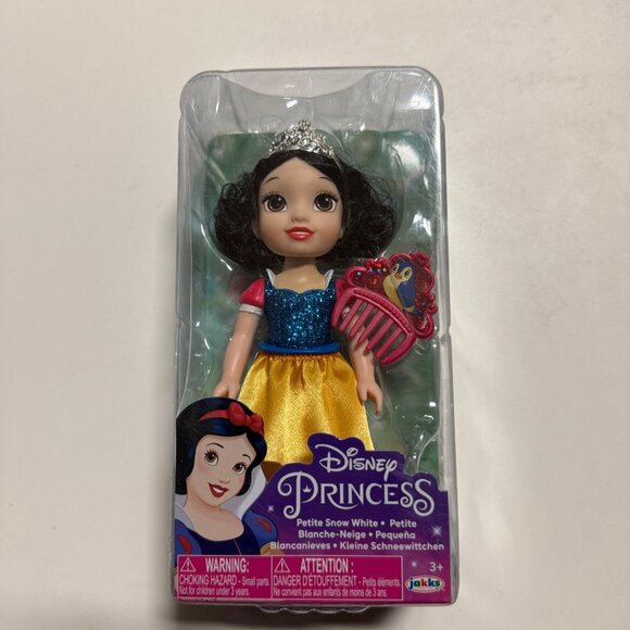Disney Princess Snow White Petite Doll - Picture 4 of 7